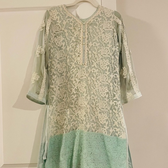 Brand New Sheqe Pakistani Outfit - Picture 3 of 8